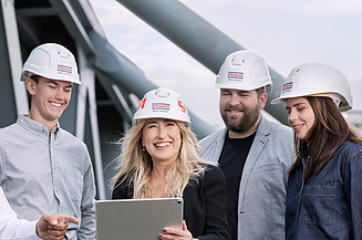 Une photo de l'équipe de STRABAG Real Estate sur place